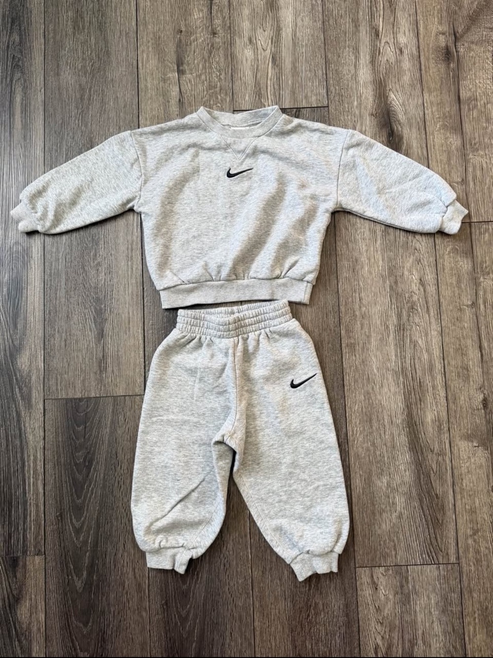 NWT Nike Kids Light Gray Heather Pullover Sweatshirt with Black Swoosh size 3T